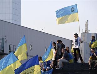 Fighting rages in Ukraines eastern hotspots despite truce talks