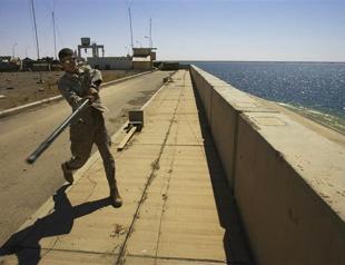 US air strikes target militants near Iraqs Haditha Dam