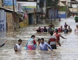 Deadly floods hit Indian Kashmirs Srinagar