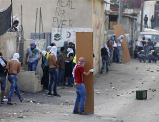 Jerusalem Palestinians riot after teen shot by police dies