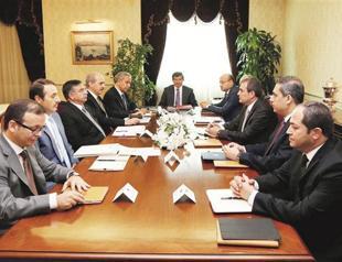 Government meets over Kurdish bid amid tension