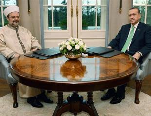 President Erdoğan attaches new honor to top religious leader