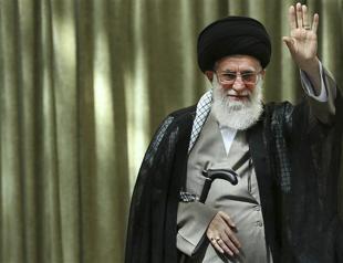 Iran arrests 11 over SMS Khomeini insults: report