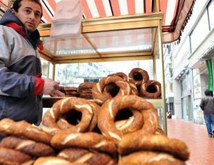 Simit sellers to be back in central Istanbul, municipality says