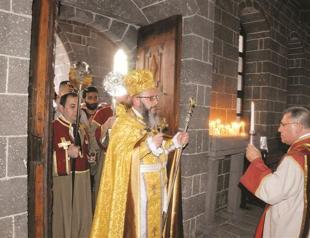 Armenian religious leader in Turkey makes bribery complaint