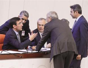 Opposition deputies react to government blackout on kidnapped Turks in Iraq