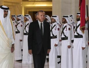President Erdoğan talks bilateral ties with Qatari emir
