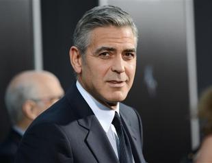 George Clooney to get prize for humanitarian work
