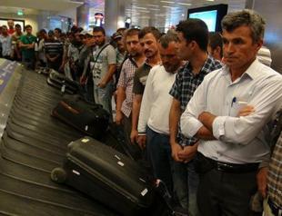 Turkish workers evacuate Libya after clashes