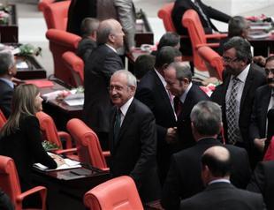 Turkish PM should discard tutelage of the president, CHP leader says