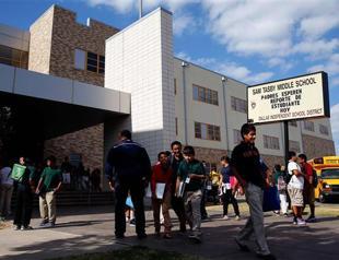 US hunts contacts of seriously ill Ebola patient