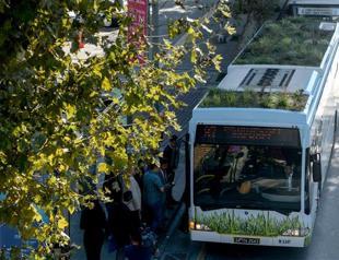 Public bus with green roof takes to Istanbul’s streets