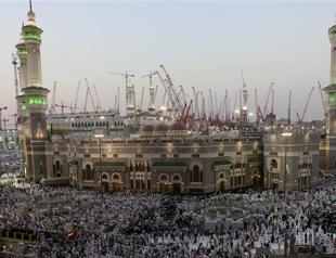 Muslim pilgrims in mass movement as hajj begins