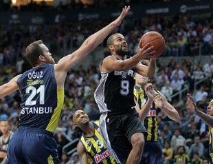Duncan, Parker help NBA champion San Antonio Spurs beat Fenerbahçe Ülker