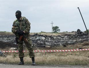Ukraine rebels say have material resembling MH17 black boxes