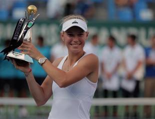 Wozniacki routs Vinci for Istanbul title