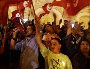 Tunisia shuts ‘unlicensed’ media for jihad promo