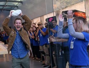 Record iPhone weekend sales top 10 million: Apple