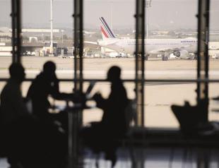 Low-cost airlines cause tumult for big carriers
