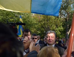 Ukraines president sees country applying for EU membership in 2020