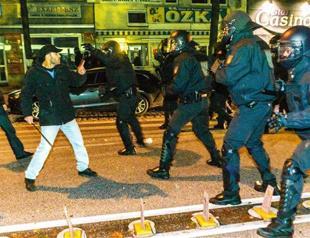 Kurdish protesters clash with Salafis in Hamburg, 14 injured