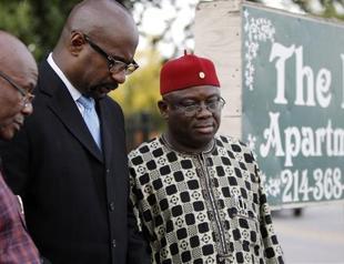 US Ebola patient dies, airport screening expanded