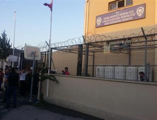 Six migrants injured in fire at İzmir repatriation center