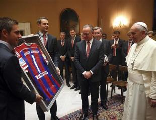 Bayern get papal blessing after thrashing Roma