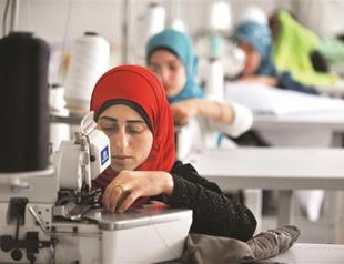 Turkey takes first step to offer work permit to Syrians
