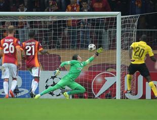 Dortmund eases to 4-0 win over Galatasaray