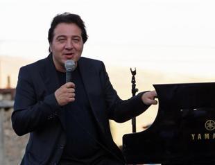 Turkish pianist tells government not to fear artists