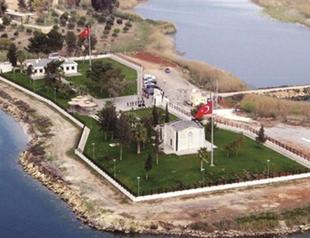 Erdoğan gives assurance to Turkish troops guarding historic tomb in Syria