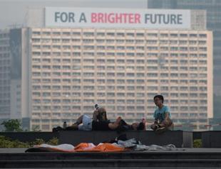 Protesters to lift Hong Kong government blockade, vow to stay in Central