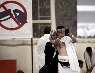 Snap Hajj selfies gain popularity, spark controversy
