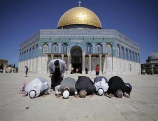Gazans make rare Eid visit to Jerusalems Al-Aqsa