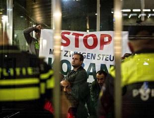 Kurds in Netherlands storm parliament in protest against ISIL