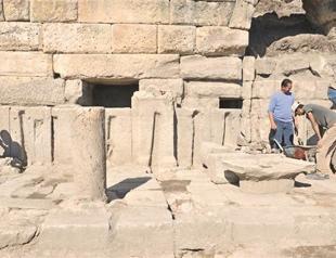 Bust of Heracles emerges from ancient city