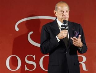 American fashion designer Oscar de la Renta dies at 82