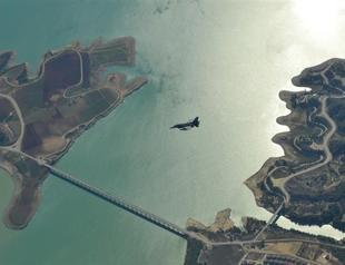 Turkish president salutes military post at tomb in Syria