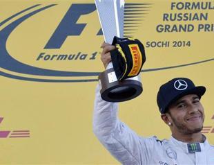 Hamilton seeks to divert attention from F1s problems