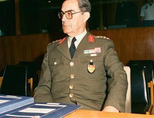 Former Turkish military head Doğan Güreş dies