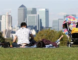 London considers ban on smoking in parks, squares