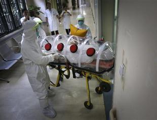 World steps up Ebola action as fear mounts