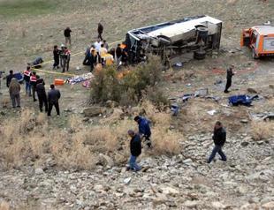At least eight killed in student bus crash in western Turkey