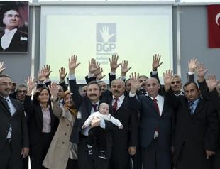 Former AKP lawmaker forms new center-right party