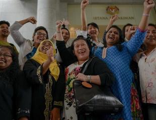 Three Malaysian transgenders win court bid to cross-dress