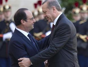 Turkey, France say ISIL war is not limited to Kobane
