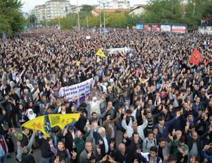 Thousands march in Diyarbakır, Istanbul for Kobane