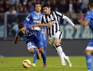 Juventus go three points clear as Roma slip