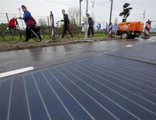 Dutch unveil worlds first solar-powered bicycle path
